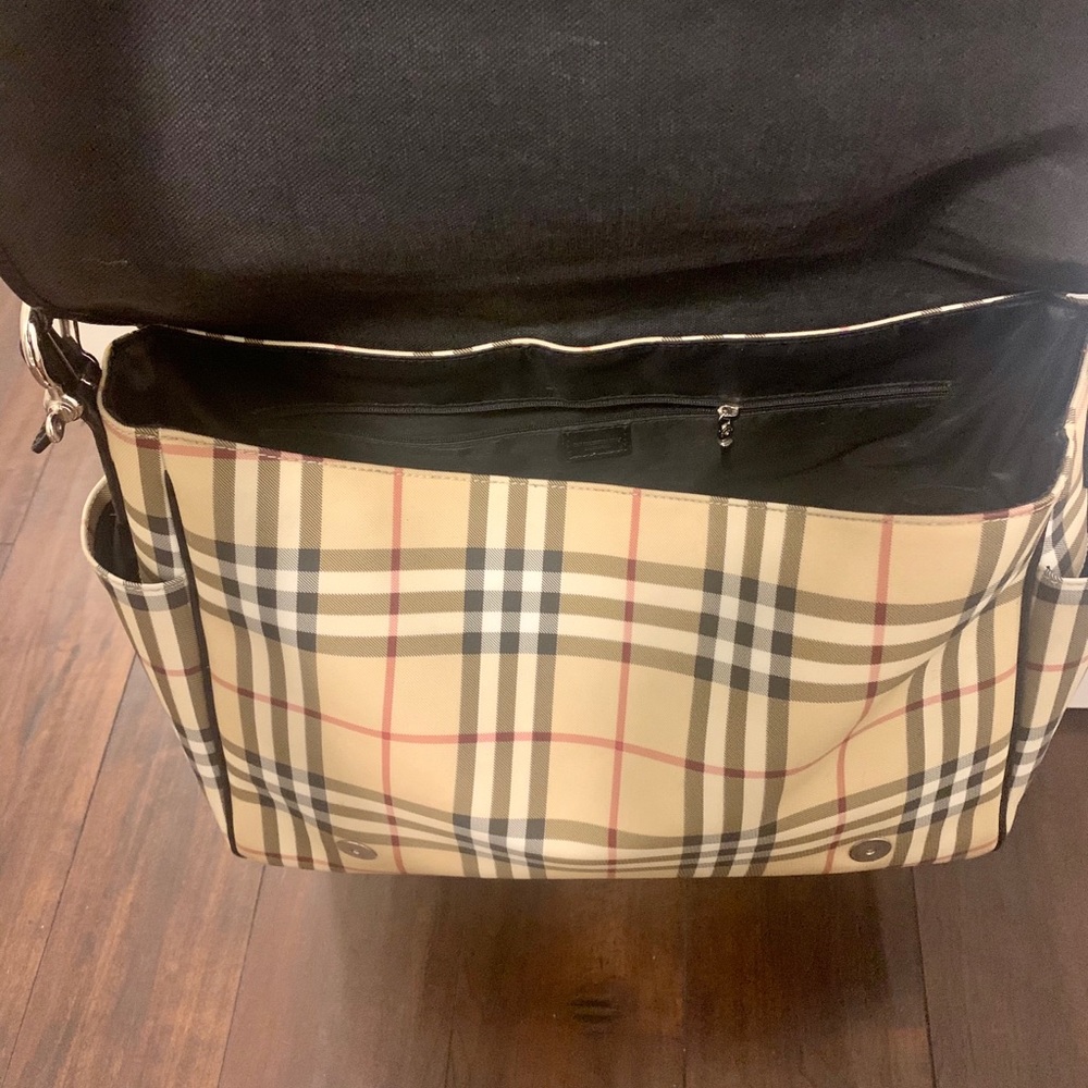 SOLD Burberry Nova Check diaper Messenger bag - Picture 5 of 7